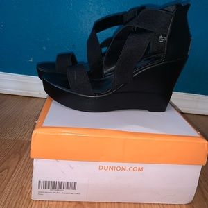 Dunion Black Wedges